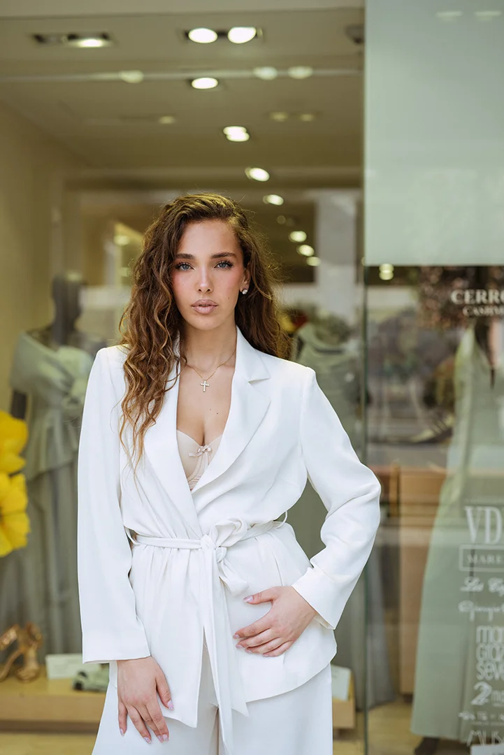 Tailleur Bianco con Cintura in Vita